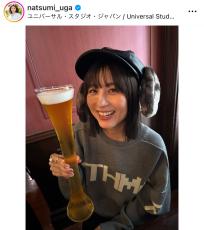 宇賀なつみアナ、ニット×ミニスカコーデでユニバ満喫！「すごい楽しいそう」「一番いい笑顔」とファンほっこり