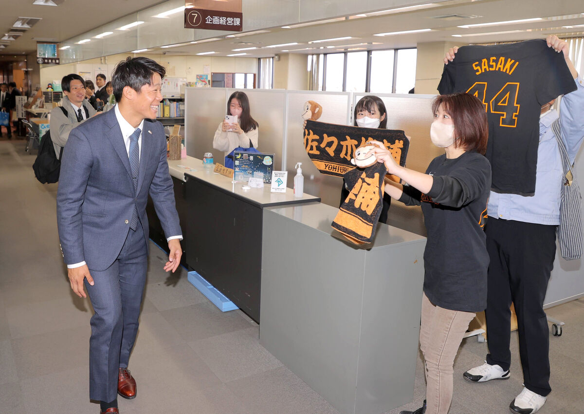 【巨人】佐々木俊輔が地元・日野市役所を表敬訪問「皆さんの応援に応えられるように」