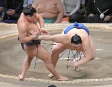 豊昇龍は１敗を堅持　土俵際、大の里を逆転のとったりで勝利