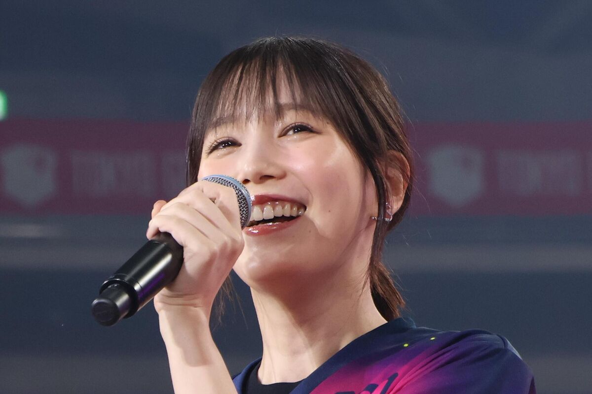 本田翼、絶対領域見せの「足細」コーデがかわいい！「何着ても似合う」とファン大絶賛