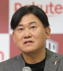 神戸・三木谷浩史会長、５年前の初Ｖとは違う優勝の味かみしめる　「前は興奮でしたが、充実感がある」