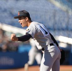 【神宮大会】横浜が松坂大輔以来のＶ王手　延長１０回１死満塁ピンチで執念の“５人内野手シフト”