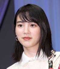 のん、緑に囲まれた自然体ショットに絶賛の声！「まるで森の妖精さん」「はぁかわいい…」「凄く綺麗」