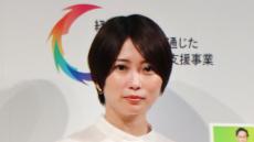 志田未来、「顔より大きい」大きなフルーツとのショットが話題に！「メロンパンかと」「片手でよく支えられますね…」