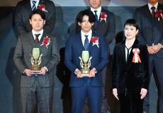 報知新聞社選定の殊勲賞は巨人・伊藤優輔とくふうハヤテ・増田将馬が受賞