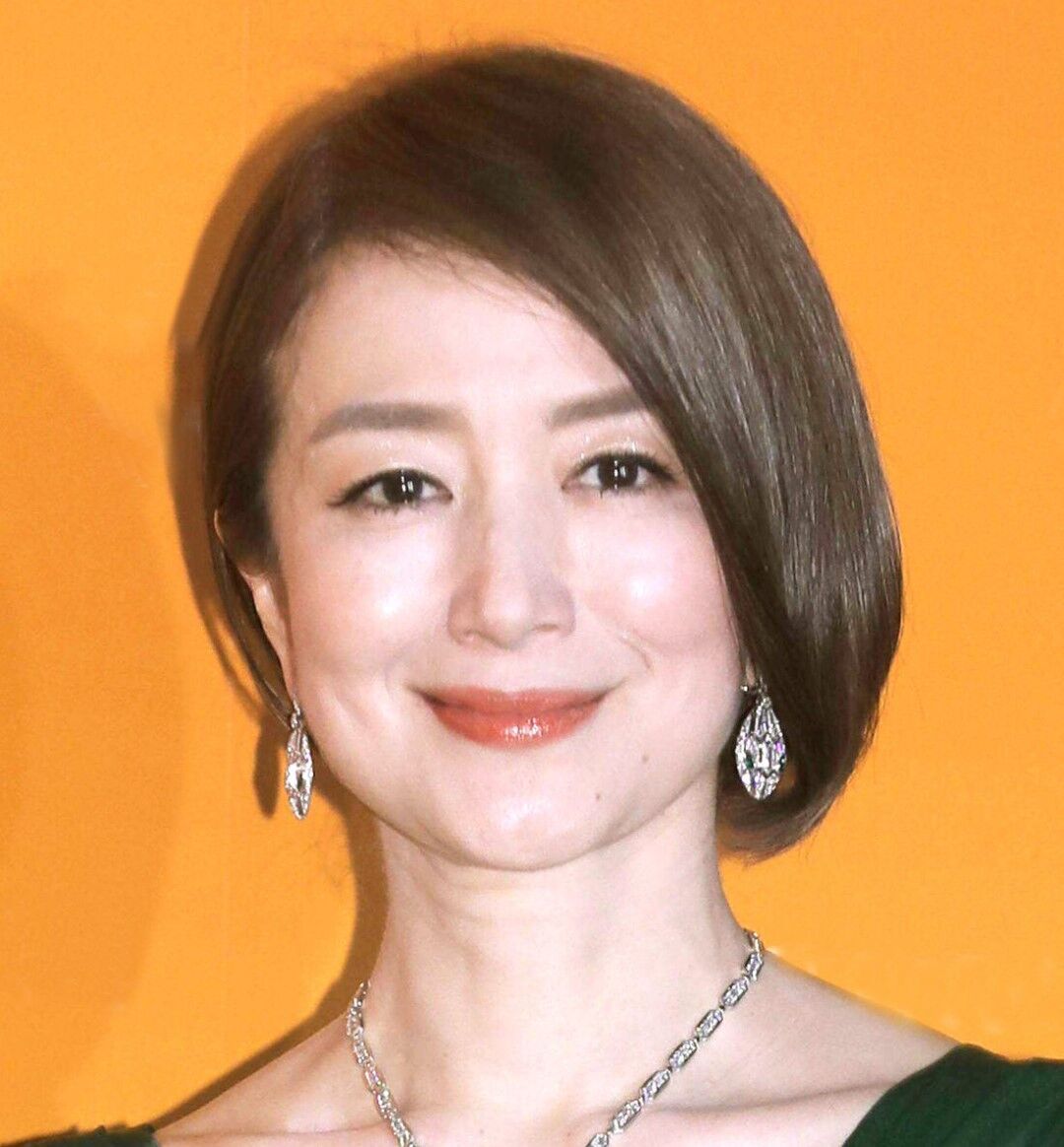 鈴木京香！？雰囲気ガラリ５６歳　全身姿にファン驚き「すてきー！！！」「真似したい」