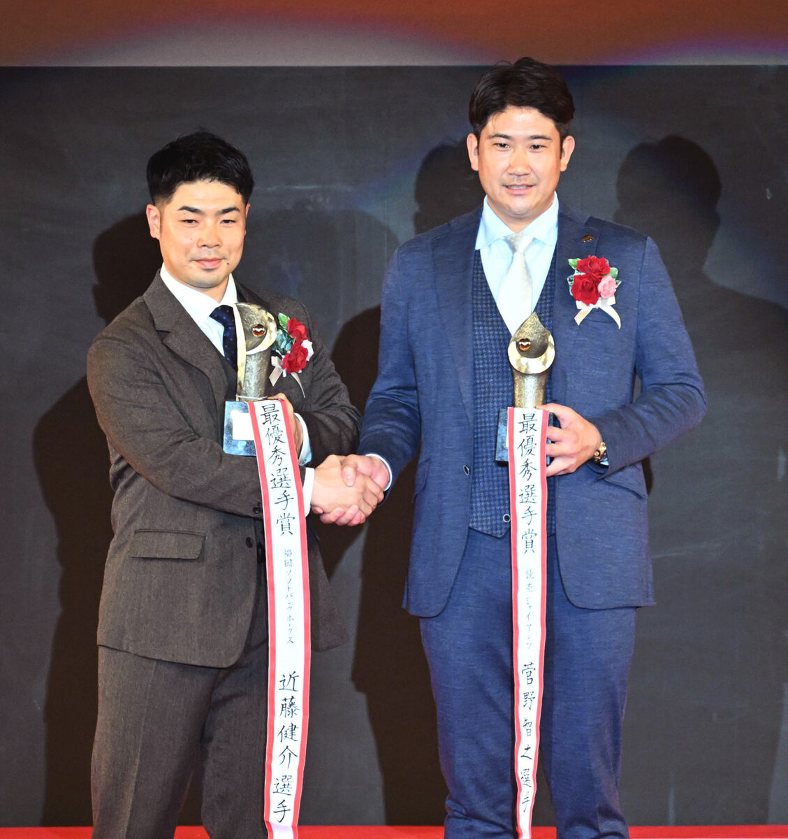 巨人・菅野、レジェンドの記録更新　セ投手では最年長３５歳でＭＶＰ　最年長受賞は８８年南海４０歳強打者