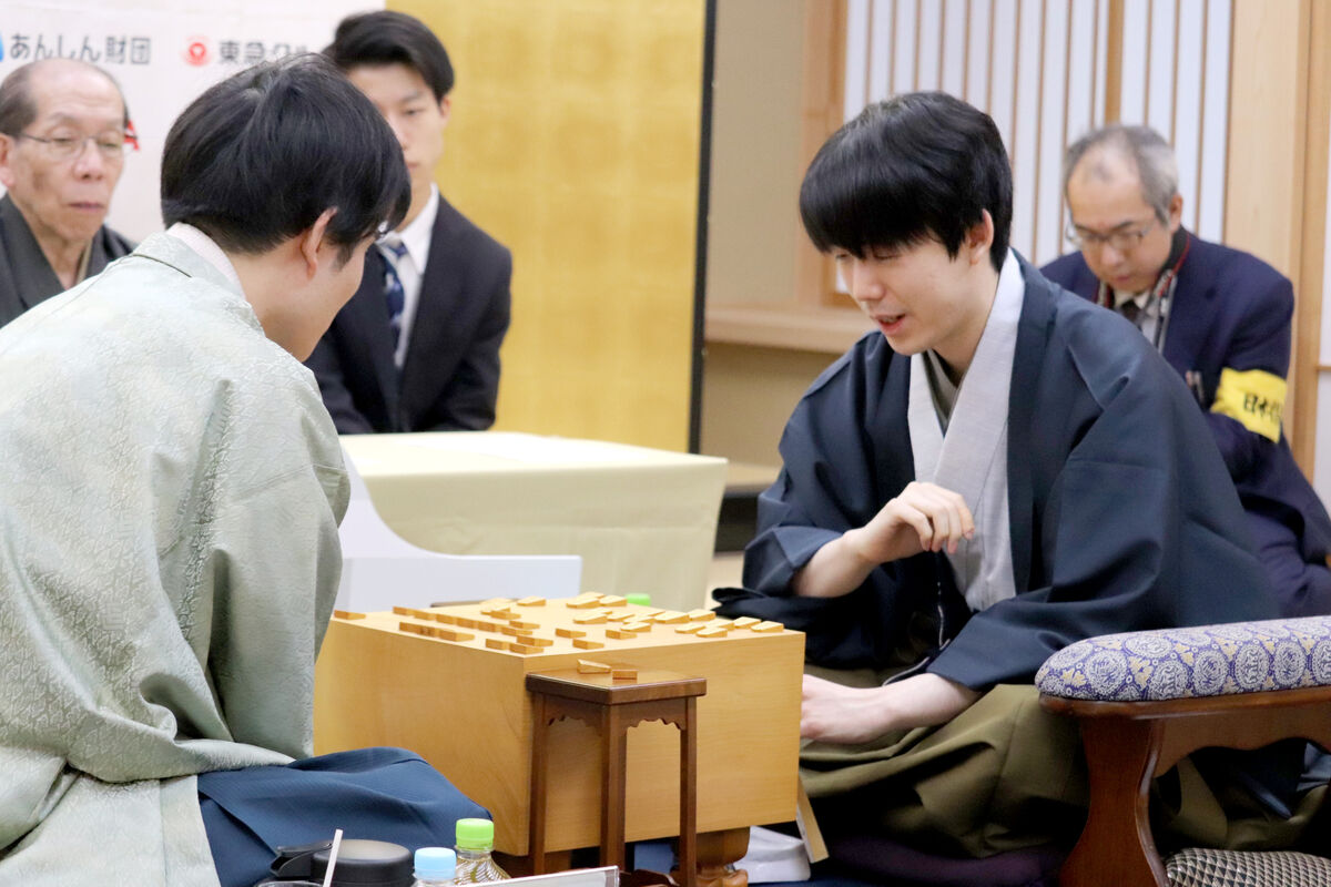 Ｖ４王手の藤井聡太竜王、第５局快勝でも反省「もっと積極的に指すべきだった」