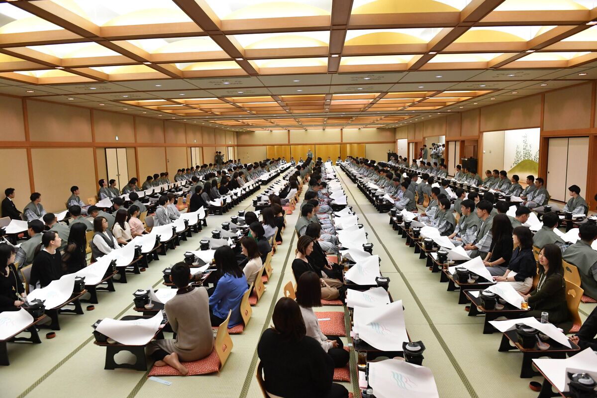 【巨人】「壮観ですね」球団納会に３３０人　朝は神奈川でゴルフ、夜は熱海