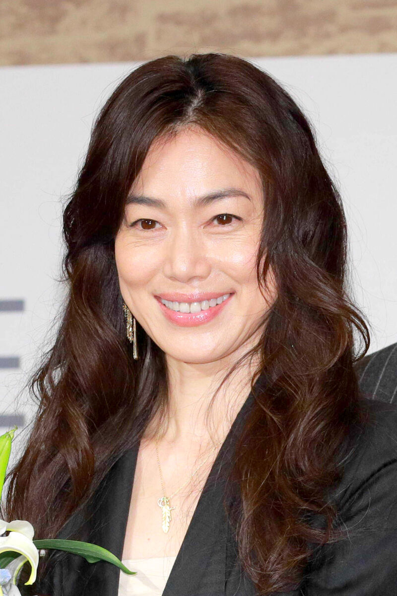 ６１歳に見えん！今井美樹　最新２ショットに反響「わあっ！素敵」「ご主人も…」「お美しい」