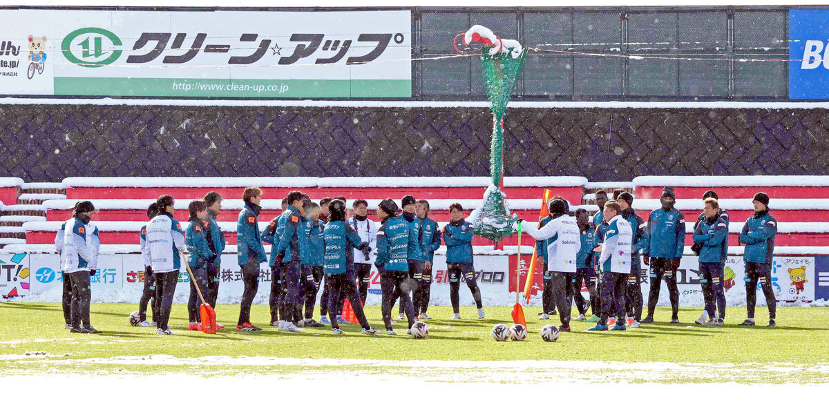 北海道コンサドーレ札幌９年ぶりＪ２降格確定も荒野拓馬主将「プロとして２勝して終われるように」…１日・広島戦