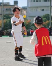 【巨人】山瀬慎之助が野球教室「野球が楽しいということに気づいてもらえたら」