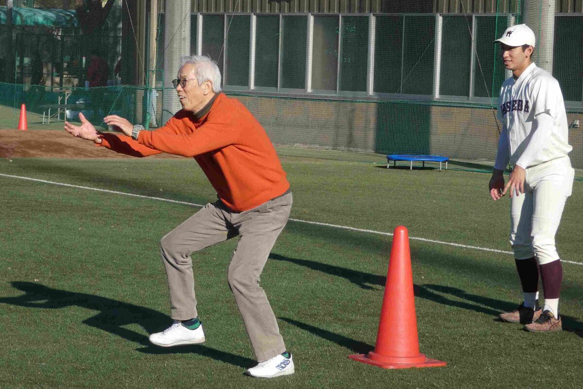 【大学野球】 早大がグラウンド開放イベント …７７歳のＯＢ・谷沢健一氏も小学生と球を追い笑顔