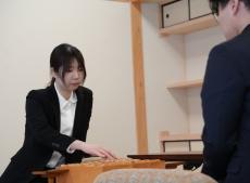 プロ入りへカド番の西山朋佳女流三冠、対局開始４分前に入室で試験第４局…ＶＳ宮嶋健太四段