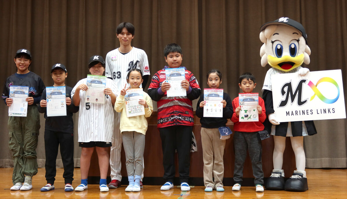 【ロッテ】和田康士朗、小学校で算数ドリルを贈呈「５・８秒」の快足に生徒ら仰天