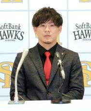 【ソフトバンク】巨人ＦＡ移籍の甲斐拓也と“育成同期の桜”牧原大成は寂しそうに「頑張れよ」…契約更改