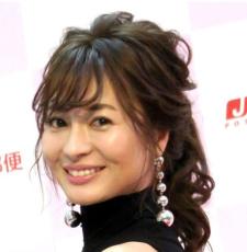 ２０代一般男性と再婚の新山千春　１８歳美人娘を顔出し！雰囲気ガラリ「かわいい」そっくりと話題