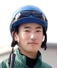 京都３Ｒでスタート直後に秋山稔樹騎手が落馬　京都５Ｒサウンドペルルは小崎綾也騎手に乗り替わり