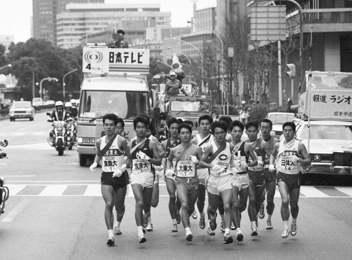 【昭和の箱根駅伝】日テレが生中継を開始「テレビ時代の幕開け」…昭和６２年の１区