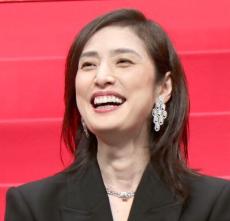 天海祐希　衝撃「ぽっちゃり」信じられない全身姿「マジで」「ふくよかに」「そんなわけない…」