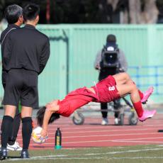 【高校サッカー】高知ＭＦ西森吏玖のハンドスプリングスローに会場どよめく