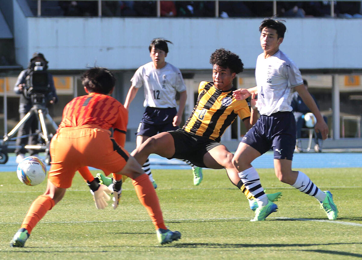 【高校サッカー】前橋育英が初戦突破　プレミアＥＡＳＴ得点王のＦＷオノノジュ慶吏が今大会初ゴール