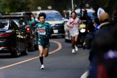 【箱根駅伝】青学大、山上りでトップ浮上！若林宏樹が中大とらえる