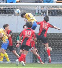 【高校サッカー】上田西が矢板中央に２―０勝利で７大会ぶり８強進出…２０本超のロングスローを耐え抜きロングスローから得点