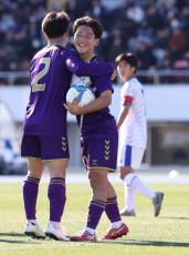 【高校サッカー】堀越、ＦＷ三鴨奏太「今日、自分の日かな」４得点２アシストで８強入り導く　暫定得点王も「全く意識してない」