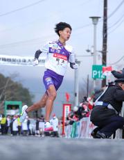 【箱根駅伝】大平台を駒大が３位で通過　早大は４位に後退