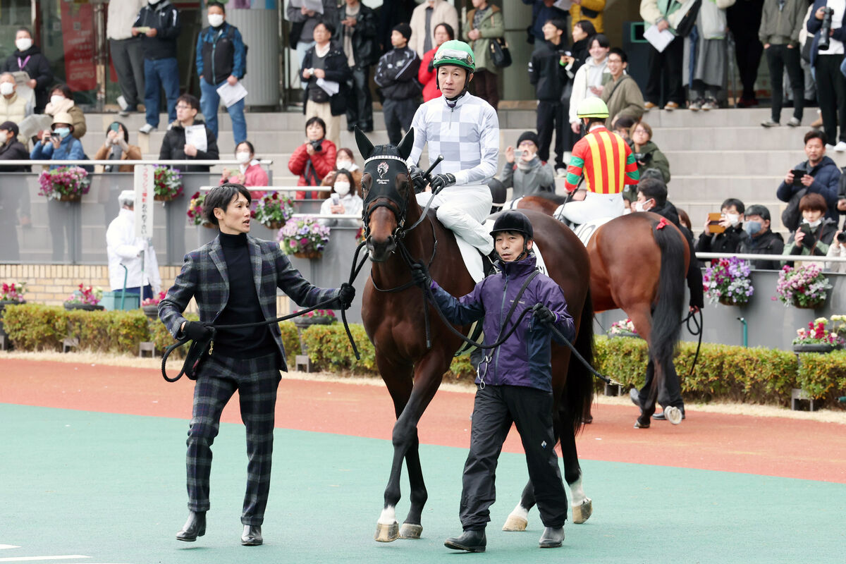 「兄貴と同じ走り」ドウデュース弟の黒星発進にも競馬ファン驚き「追い込みすごいな」「次は芝で見たい」