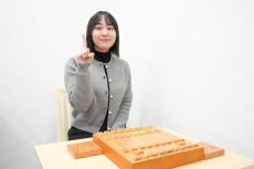 新将棋会館、勝利第１号　野原未蘭女流二段「ふわふわした気持ち」