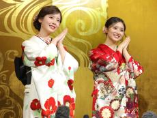 乃木坂４６、筒井あやめと井上和が紅白振り袖で成人式「長い蛇のように皆さんから長く愛されるように」