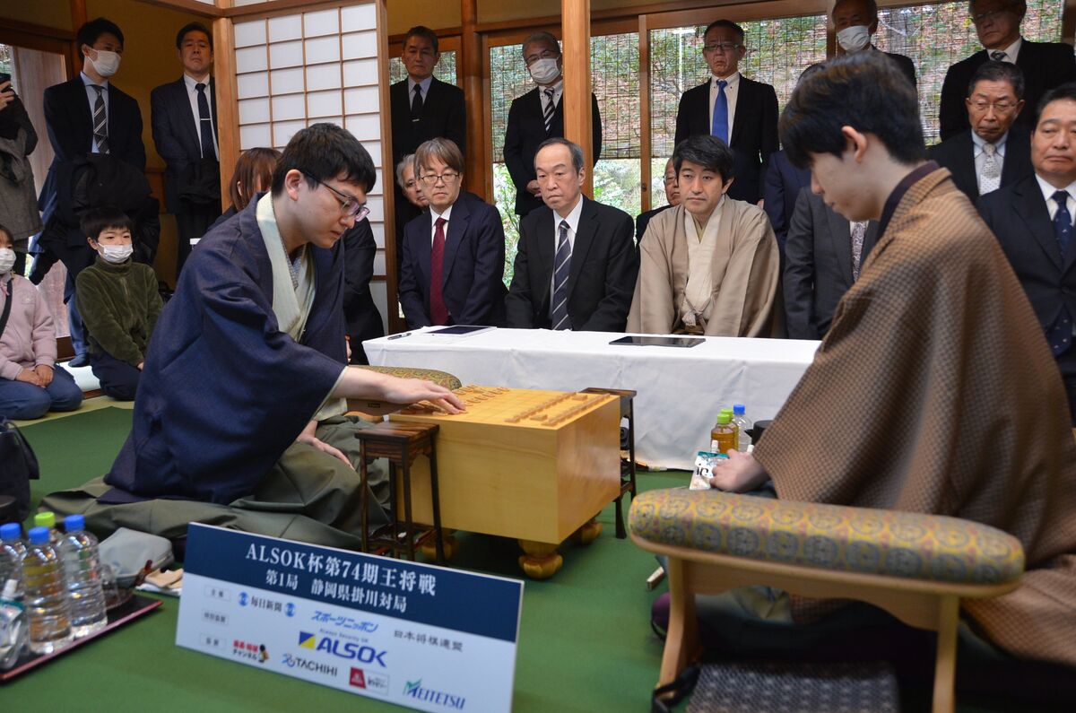 藤井聡太　王将戦第１局始まる　戦型は相掛かり