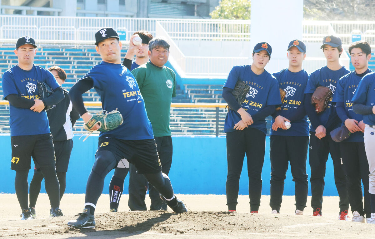 【阪神】清水東出身の岩崎優が草薙球場で自主トレ体験会　目指すはセーブ王で球児監督胴上げ