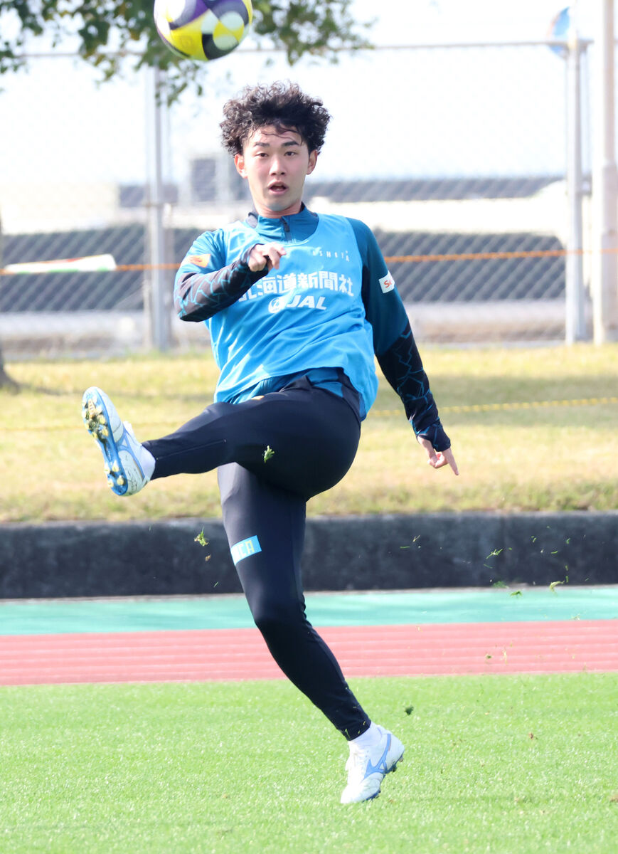 沖縄キャンプ中のＪ２札幌フルコートで初の紅白戦を実施