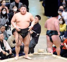 ８場所ぶり再入幕の伯桜鵬が２連勝　時疾風を破る