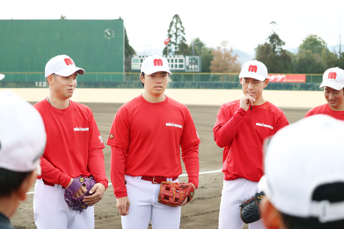 【社会人野球】元巨人ドラ１桜井俊貴＆高橋優貴、ドラ３菊田拡和が始動…ミキハウス練習始め