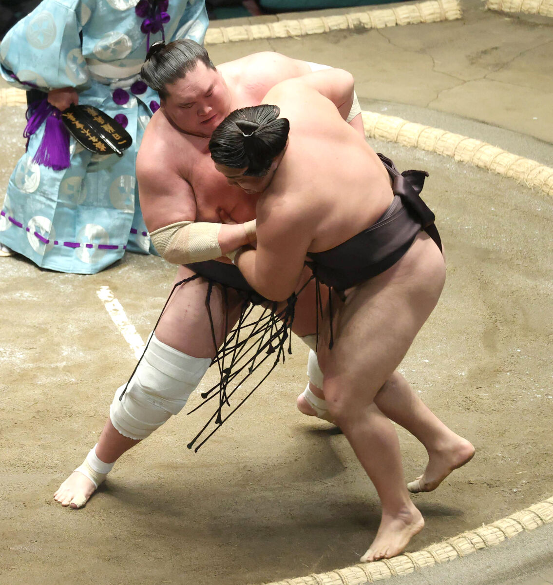 ２場所連続全休明けの照ノ富士は白星を先行　霧島に勝利