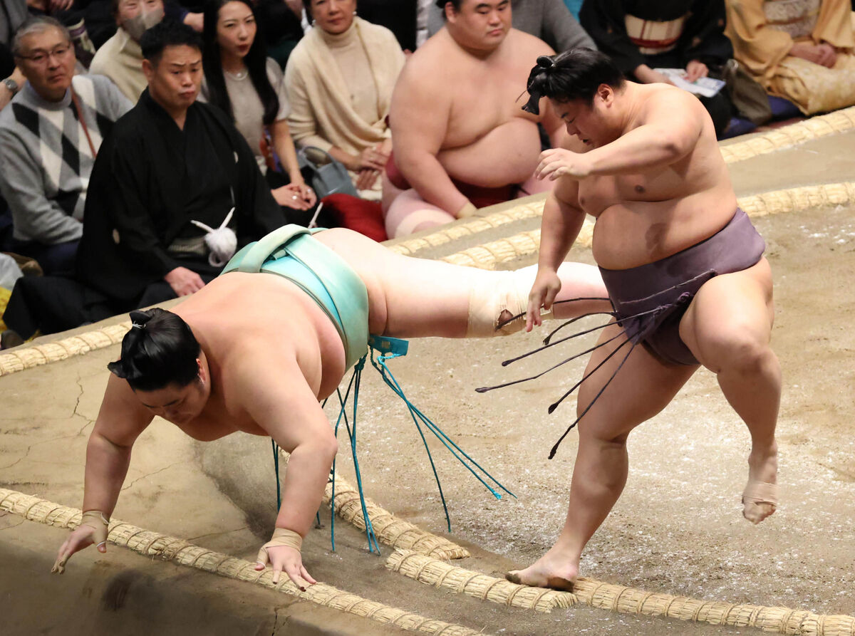 綱取りの琴桜が早くも２敗目　痛恨の連敗　翔猿に苦杯