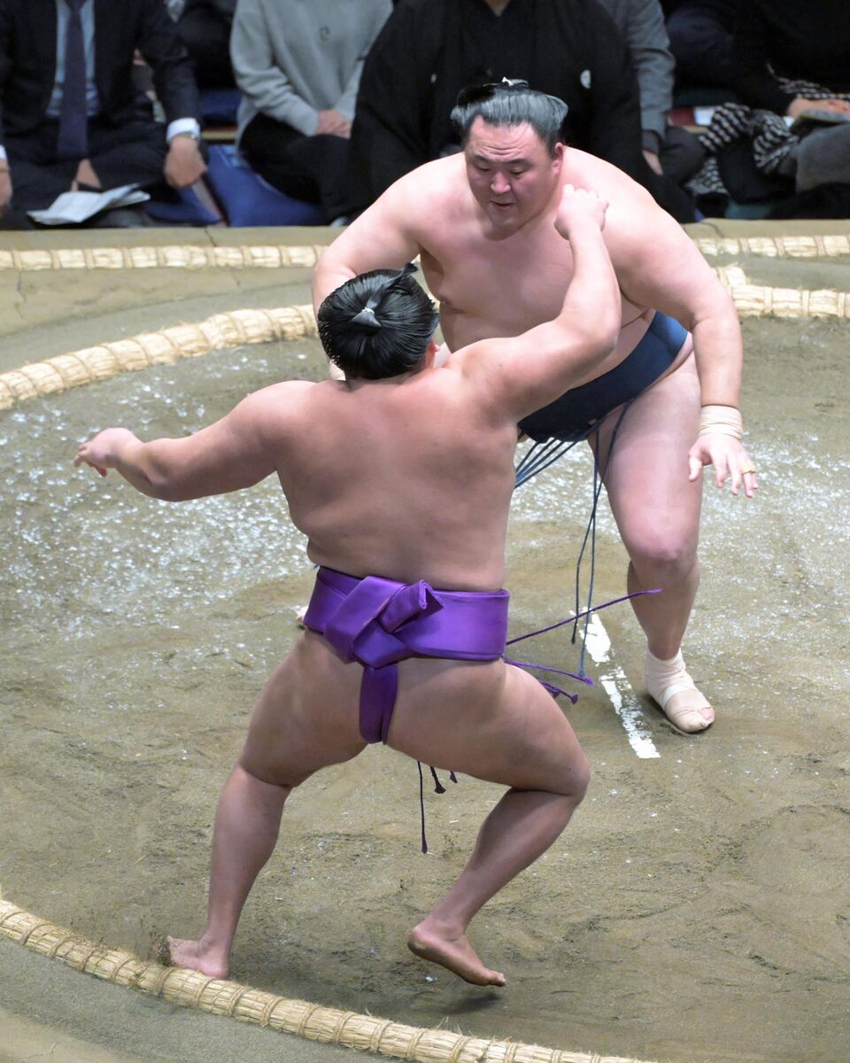 ４０歳・玉鷲が４連勝　尊富士に先場所の雪辱「押し相撲で勝てて一番うれしい」