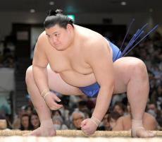 大の里が３敗目　王鵬に土俵際で逆転負け　黒星先行…王鵬は全勝守る