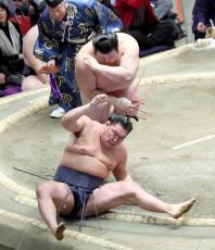 綱取り豊昇龍、過去３勝４敗の”天敵”に初黒星…八角理事長は心配せず「うまく取ったけどね。まあ、明日じゃない」