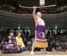 横綱・照ノ富士は引退発表の朝、部屋で感謝を伝える　弓取りを務めた聡ノ富士「僕も横綱のおかげで記録をつくれた」