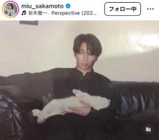 坂本美雨、父・坂本龍一さんの誕生日に若き日の写真を公開「早すぎるお別れでしたね」とファン反応