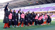 女子サッカー皇后杯　初優勝狙う新潟がＰＫ戦制す、１６度優勝の日テレ東京ＶがＰＫ３人連続失敗で敗れる