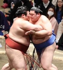 大の里が４勝目　ようやく白星先行　熱海富士に逆転勝ち