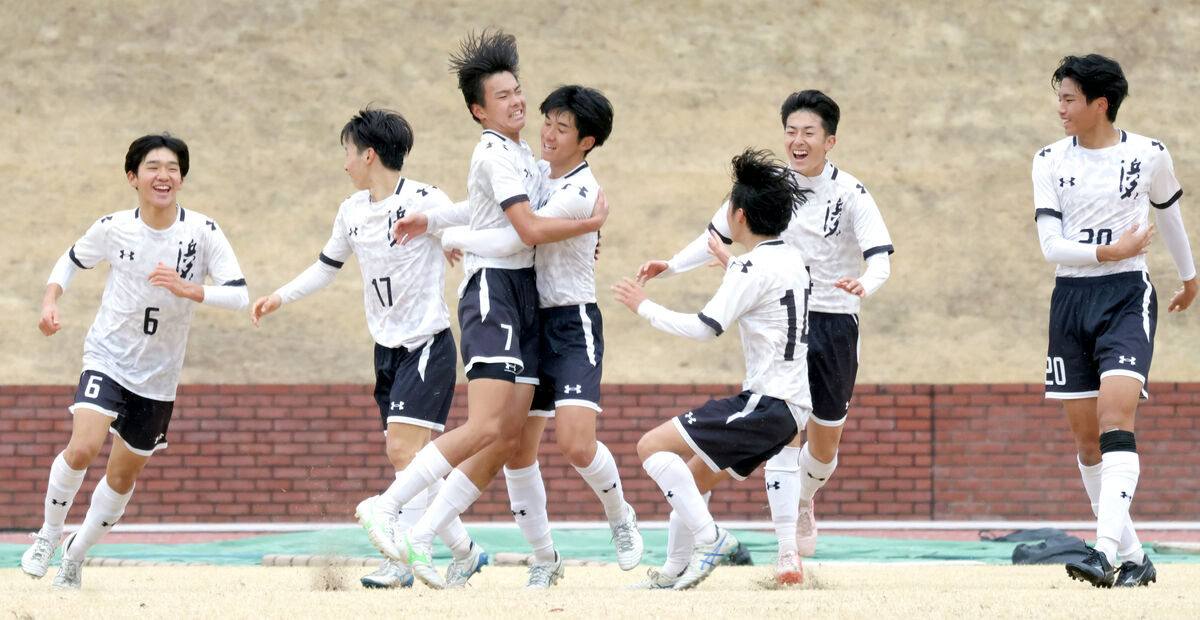 【高校サッカー】浜名が３年連続ベスト４…延長戦、ＭＦ小栗漣斗の決勝ヘッドで飛龍を撃破…静岡県高校新人戦