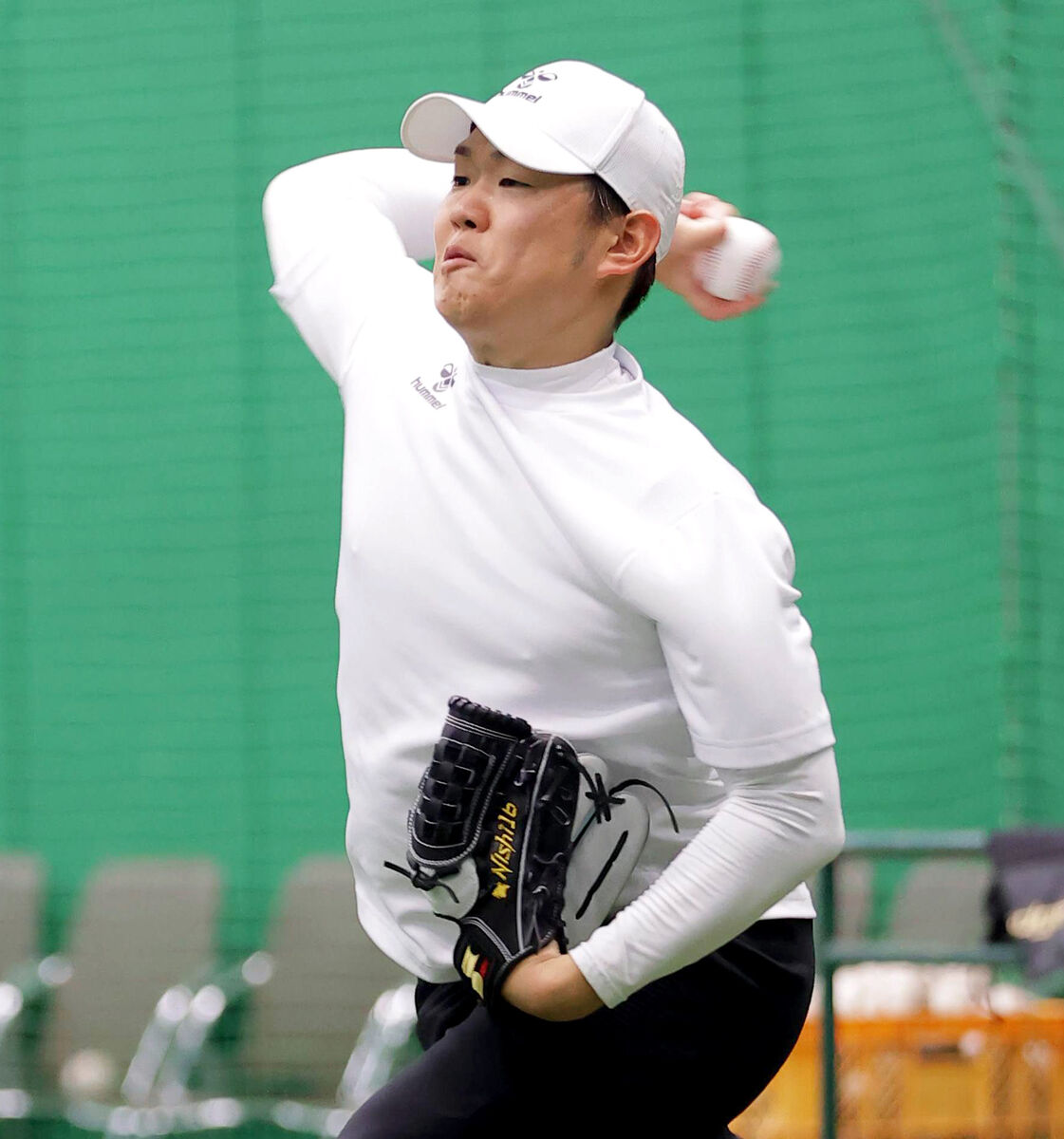 【阪神】チーム最年長３４歳の西勇輝が甲子園室内で自主トレ公開「ここで何を言おうが結果しかない」