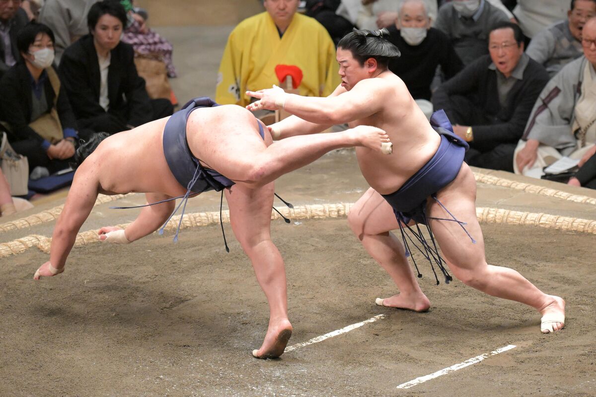 綱取りに臨む豊昇龍が３敗に後退　過去６戦全勝の平戸海に初黒星　横綱昇進に赤信号